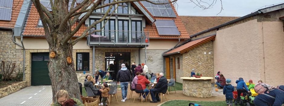 Café mit Streichelzoo in Mainz eröffnet