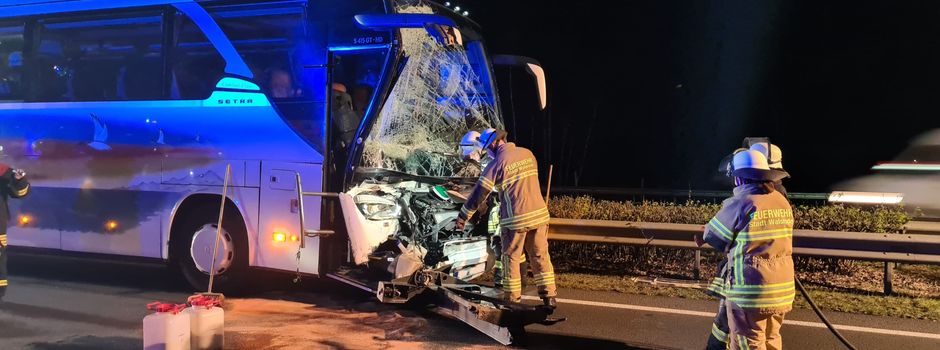 Busfahrer bei Unfall schwer verletzt