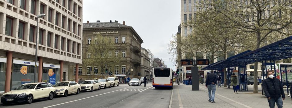 Vier Männer verprügeln Wiesbadener Busfahrer