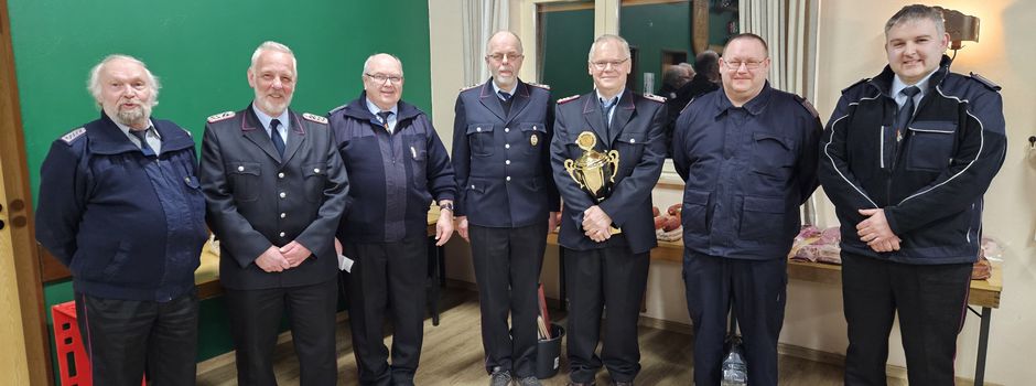 Christian Neumann aus Großenwede gewinnt Skatturnier der Kreisfeuerwehr