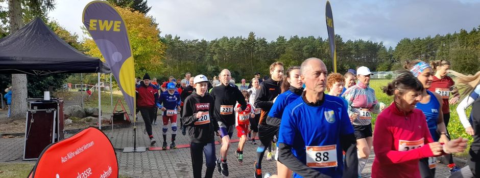 198 Läuferinnen und Läufer trotzten dem Sturm beim 19. Auetal-Oktoberlauf