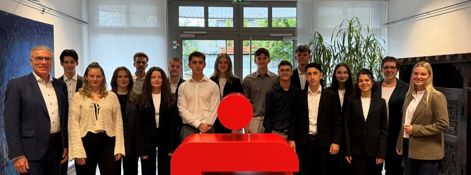 Kreissparkasse Halle-Wiedenbrück begrüßt 15 neue Azubis: Sechs sind ehemalige Praktikantinnen und Praktikanten