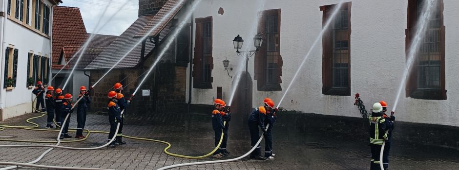 Schauübung der Jugendfeuerwehr in Oberotterbach