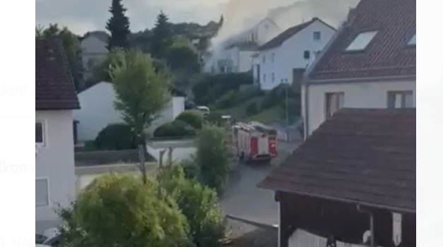 Brennender Gasgrill in Wiesbadener Mehrfamilienhaus