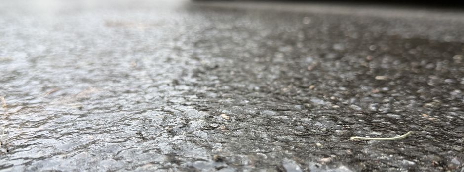 Akute Warnmeldung des Deutschen Wetterdienstes: Extreme Glätte durch gefrierenden Regen