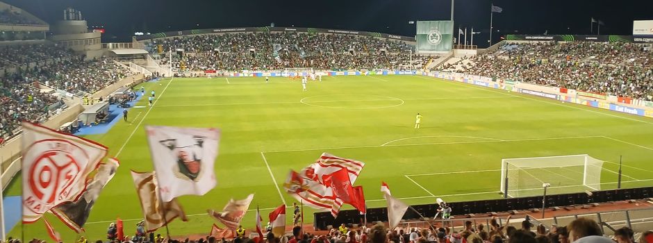 Spiel von Mainz 05 in Nikosia unterbrochen: Spieler mit Becher abgeworfen