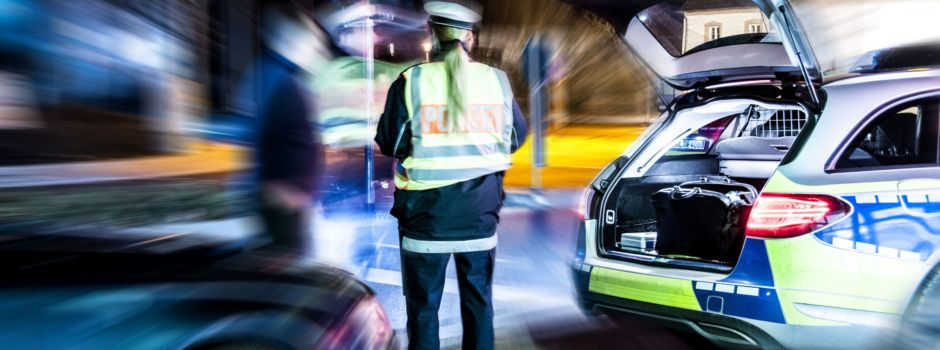 Wiesbadenerin unter Drogen schlägt in Sprendlingen Tür ein