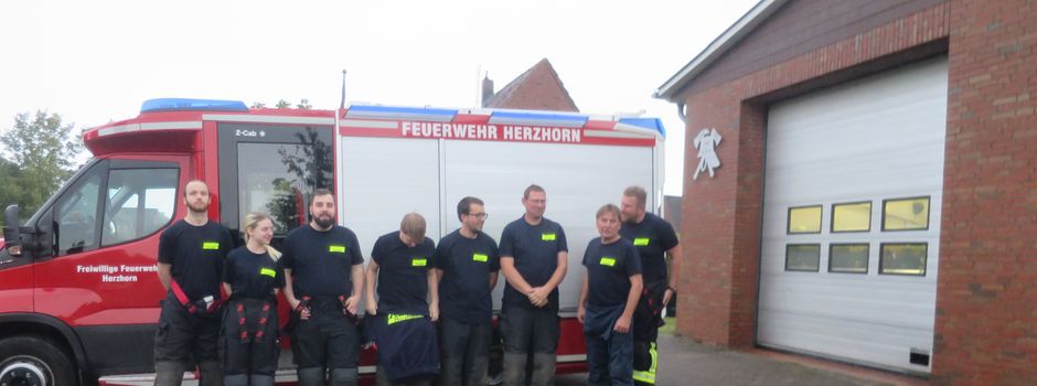 Neues T-Shirt und Einsatzfahrzeug der Feuerwehr Herzhorn