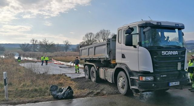 Ölunfall in Thürer Wiesen: Intensivmaßnahmen trotz Karnevals-Trubel