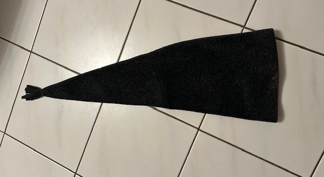 Schwarze Zipfelmütze sucht Besitzer
