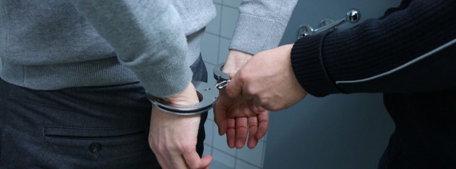 Wegen versuchten Mordes: 15-Jähriger nach Messerstecherei in U-Haft