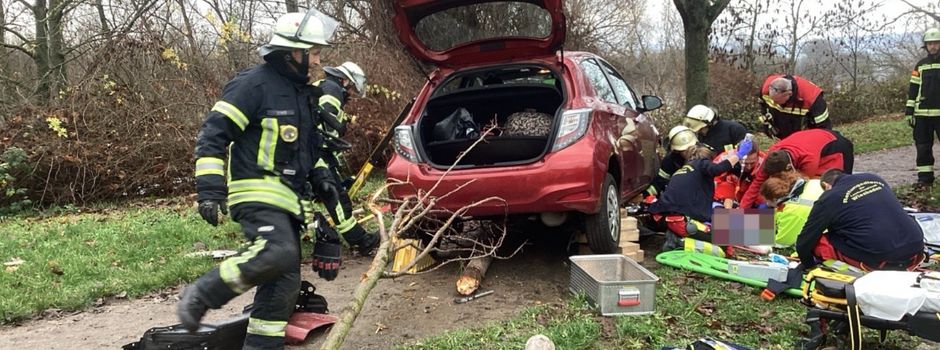 Fahrradfahrerin in Mainz-Kastel unter Auto eingeklemmt