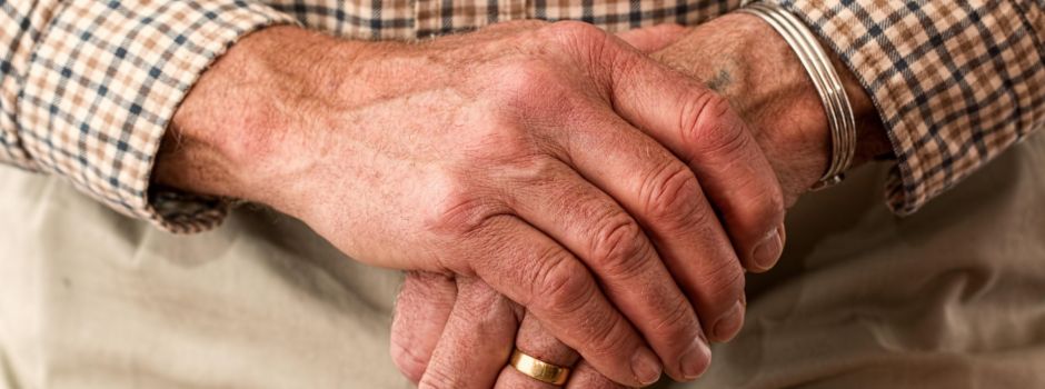 Falscher Polizist betrügt 90-Jährigen um Zehntausende Euro