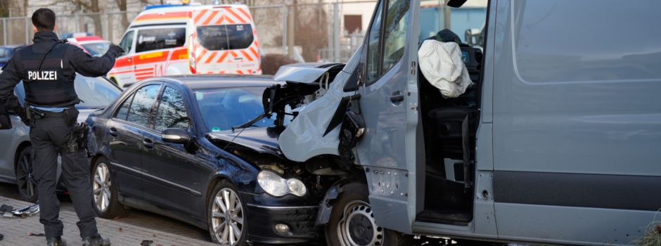 Drei Schwerverletzte bei Unfall in Wiesbaden-Biebrich