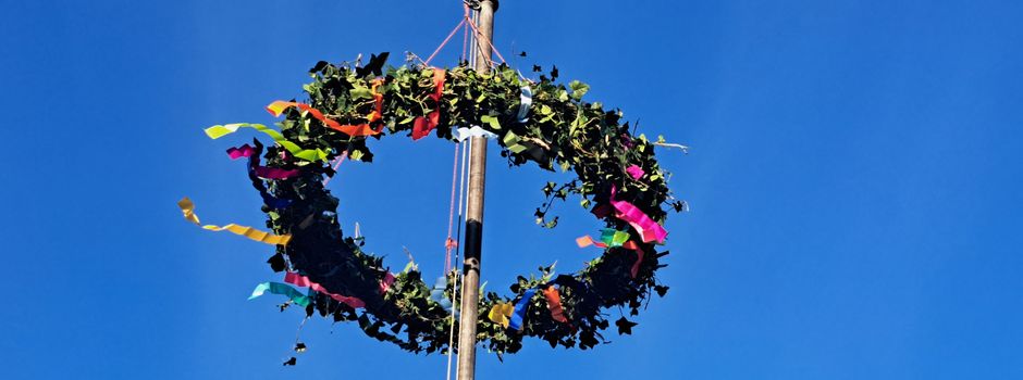 Maibaum aufstellen & Tanz in den Mai in der Gemeinde Lotte