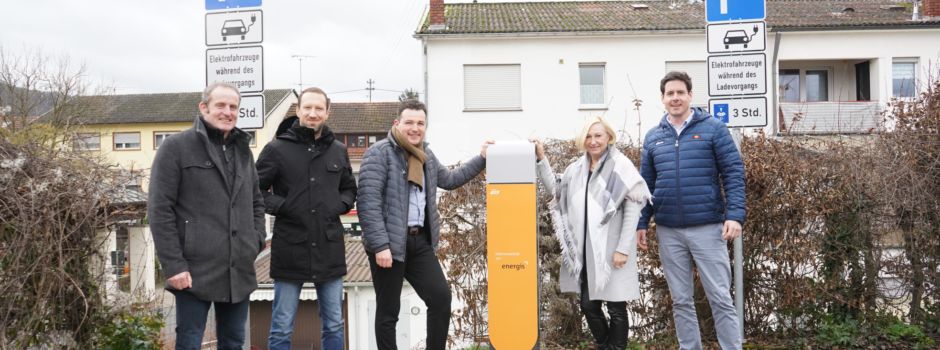 Neue E-Ladesäule in Betrieb