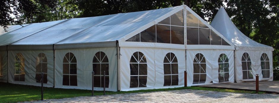 Hilfe beim Zeltauf- und -abbau benötigt