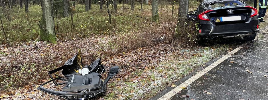 Pkw kommt von Fahrbahn ab und prallt gegen Baum – Fahrschülerin eingeklemmt
