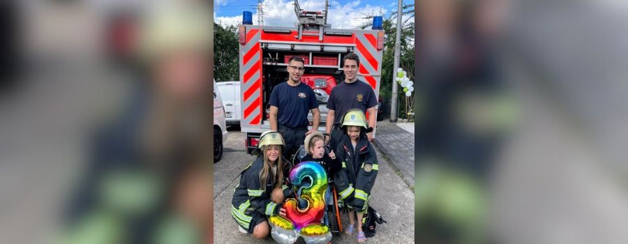 Wiesbadener Feuerwehr erfüllt schwer krankem Levi (3) Herzenswunsch