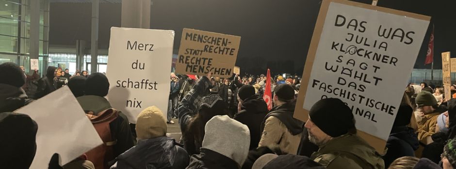 Hunderte Mainzer demonstrieren gegen Friedrich Merz