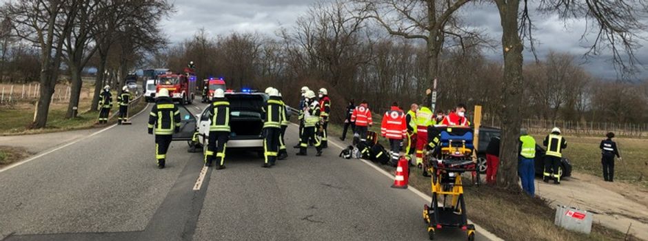 B9 aufgrund eines Verkehrsunfalls mit drei Fahrzeugen einseitig gesperrt