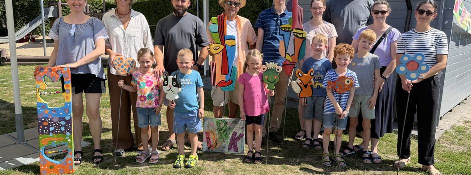 Kita Raabestraße zeigt Märchenkunst: Kinder präsentieren ihre Holzfiguren bei der dritten Vernissage
