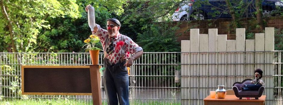 Clown Besuch bei den kleinen Strolchen