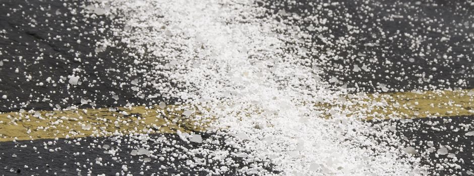 Glätte im Winter: Wirkungsvoll, aber umweltfreundlich streuen