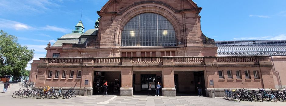 Fünf Verletzte bei Unfall am Wiesbadener Hauptbahnhof