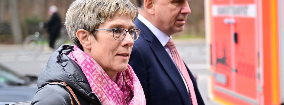 Kramp-Karrenbauer gewinnt gegen Merz-Kandidaten