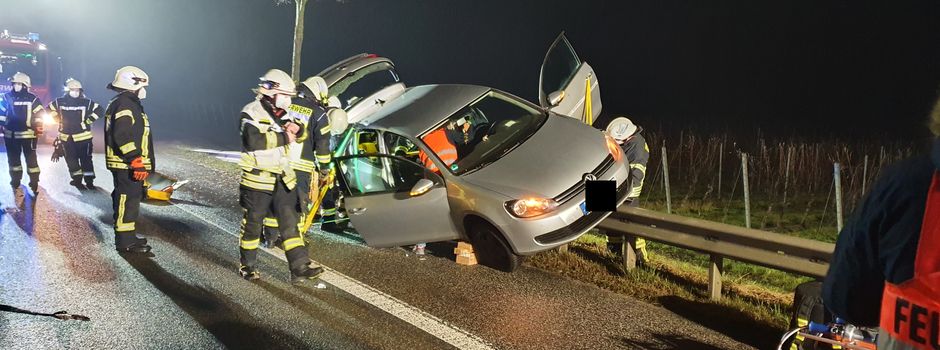 Mann (60) kracht mit Auto in Leitplanke
