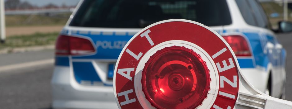Schlagstock griffbereit im Auto