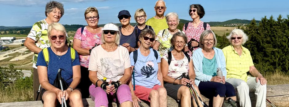 Aktive Senioren beim Nordic Walking in Münsingen