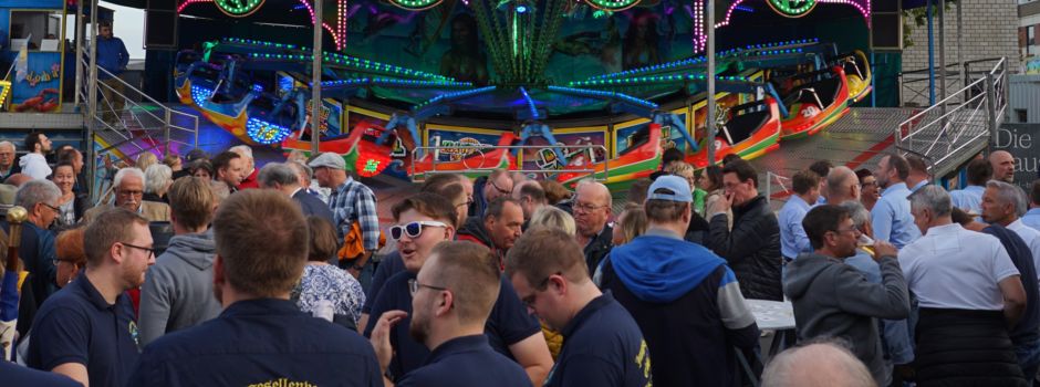 Petrus meint es gut mit der Rheidter Herbstkirmes