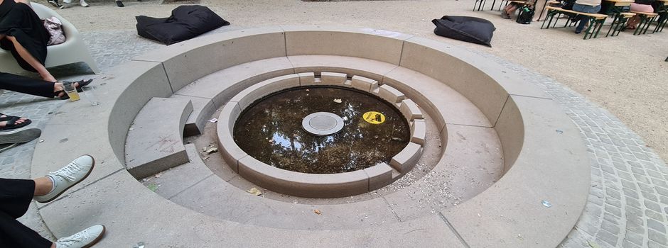 Warum sieht der Brunnen am Wiesbadener Sedanplatz aus wie eine „Kloake“?