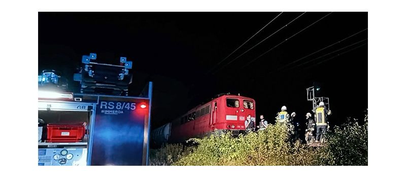Verpuffung im Maschinenraum: Feuerwehr-Großeinsatz an Güterzug bei Ludwigshöhe