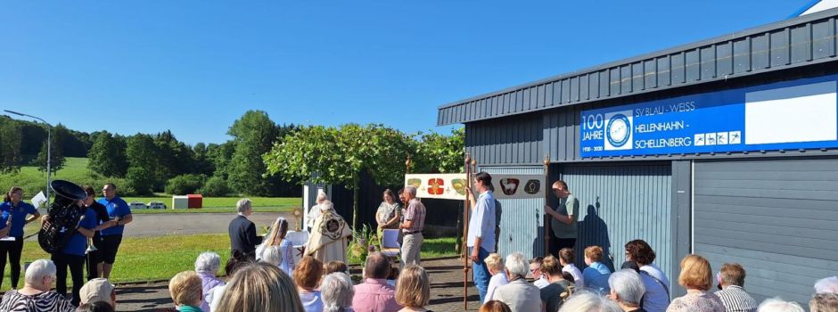 Fronleichnamsprozession bei Sonnenschein