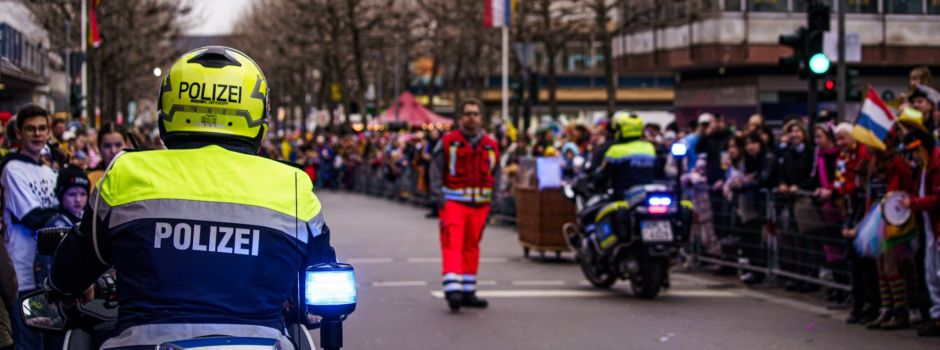 An Fastnacht im Einsatz: Tausende Polizisten sorgen für Sicherheit