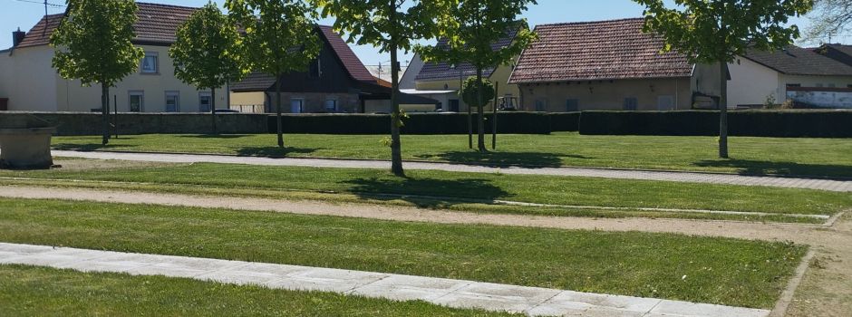 Friedhof wird gepflegt