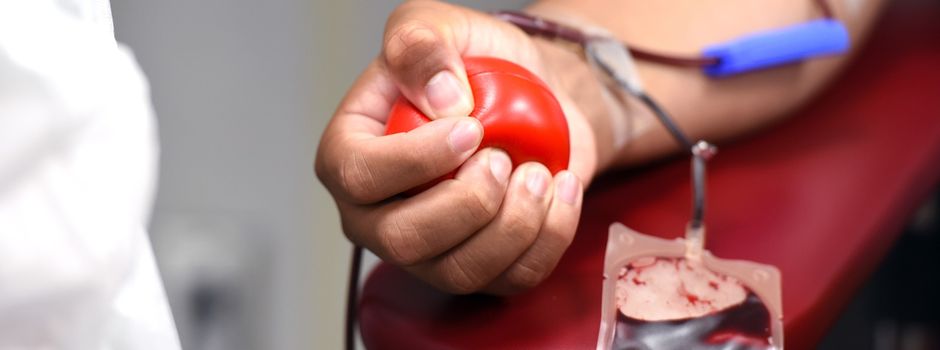 Schwule können in Wiesbaden bald einfacher Blut spenden