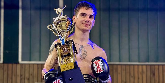 Meistergürtel im K1: Leon Balbach holt Titel nach Oppenheim