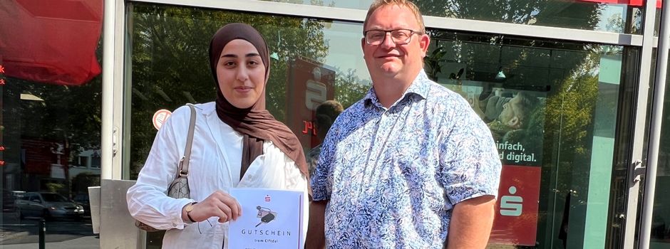 Irem Ciftdal aus Herzebrock freut sich über PKW-Sicherheitstraining: Auslosung zum 18. Geburtstag