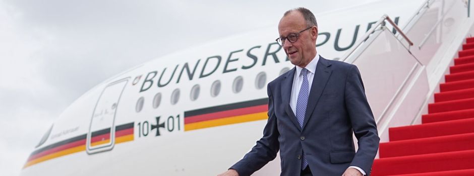 Erste Kanzlerreise: Neustart in Paris - Ärger in Warschau