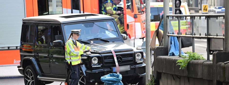Auto fährt in Stuttgart in Menschenmenge - Frau stirbt