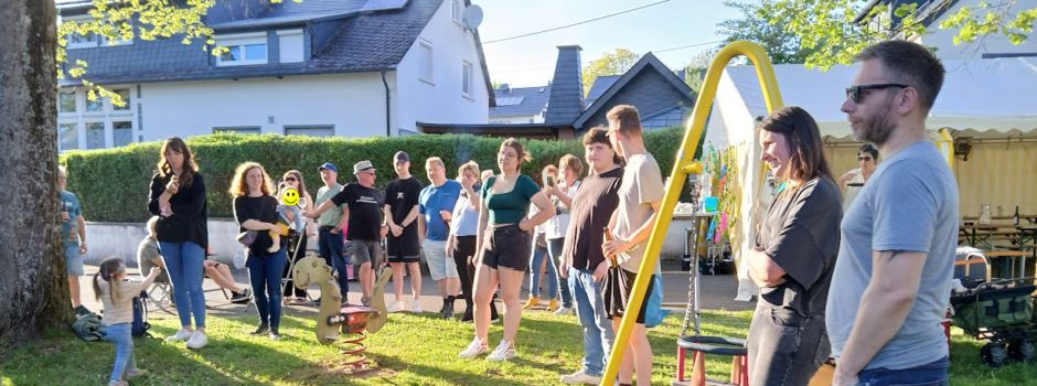 Nachbarschaftstreffen am ‚Herzplatz‘ in Schellenberg.