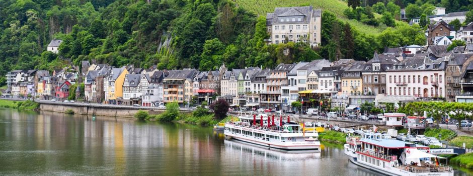 Nachbarin wird zur Heldin: Kleinkind in Cochem aus rollendem Auto gerettet