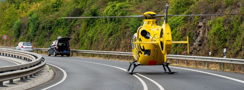 Motorradfahrer unweit von Koblenz bei Sturz schwer verletzt