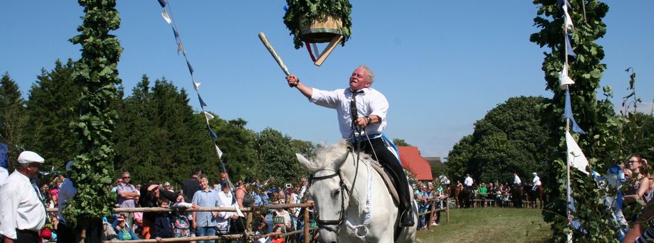 Wiecker eröffnen Tonnenabschlagensaison 
auf Fischland-Darß-Zingst!
