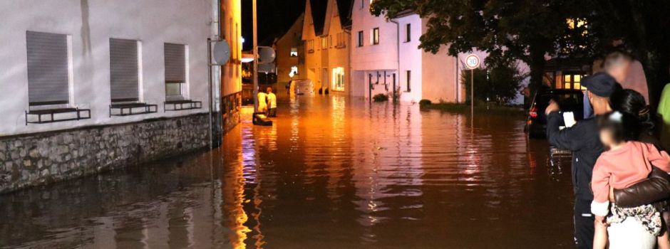 Überflutungen und Verletzte bei Unwettern in Deutschland