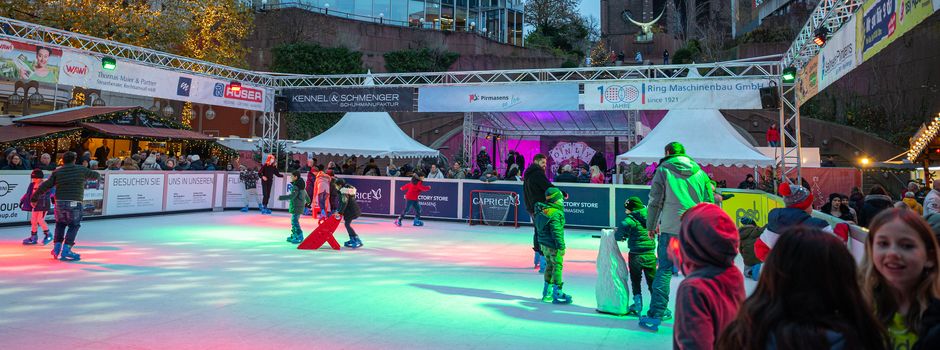 Winterlicher Kufenspaß für die ganze Familie auf dem Schloßplatz